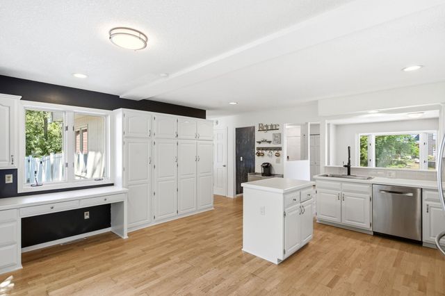 7610 Heritage Road, Eden Prairie, MN 55346