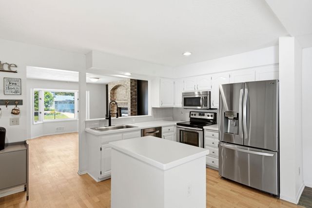 7610 Heritage Road, Eden Prairie, MN 55346