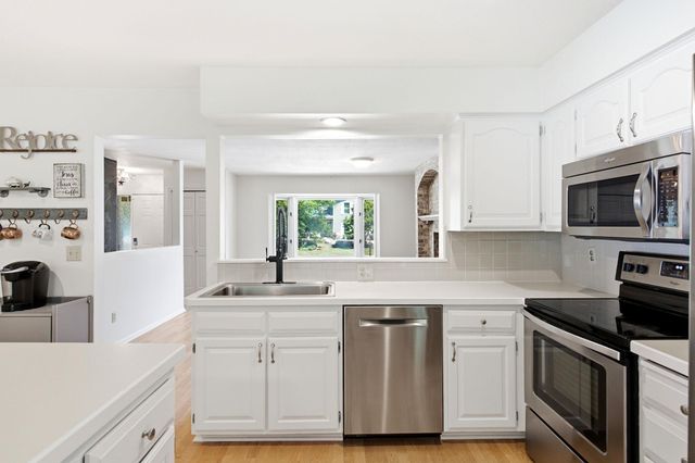 7610 Heritage Road, Eden Prairie, MN 55346