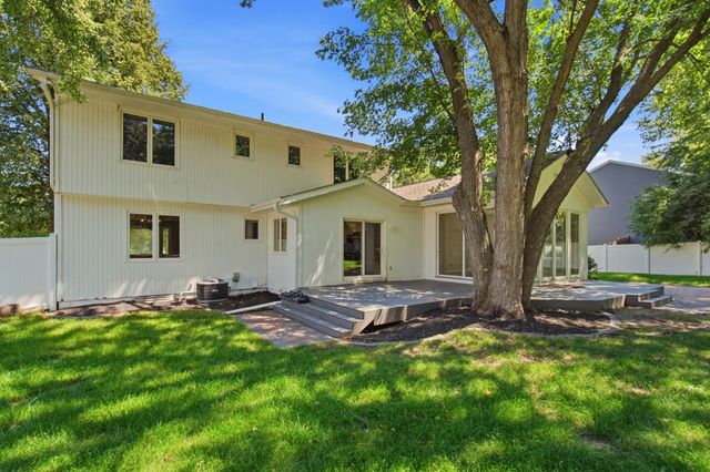 7610 Heritage Road, Eden Prairie, MN 55346