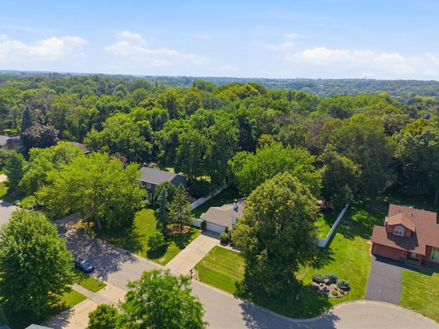 7610 Heritage Road, Eden Prairie, MN 55346
