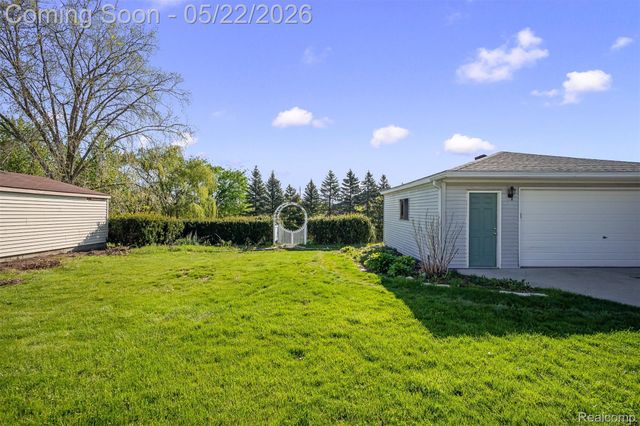 46972 McKenna Drive, Macomb Township, MI 48044