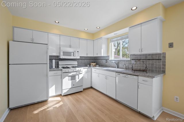46972 McKenna Drive, Macomb Township, MI 48044