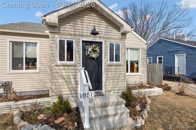 1851 Moorhouse Street, Ferndale, MI 48220