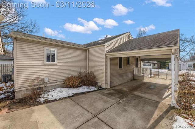 1851 Moorhouse Street, Ferndale, MI 48220