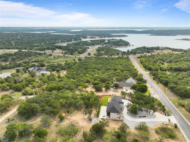124 Cote D Azur Drive, Chico, TX 76431