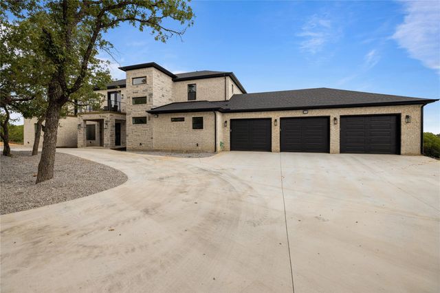 124 Cote D Azur Drive, Chico, TX 76431