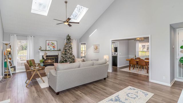 2304 Peak Hill Cv, Nashville, TN 37211