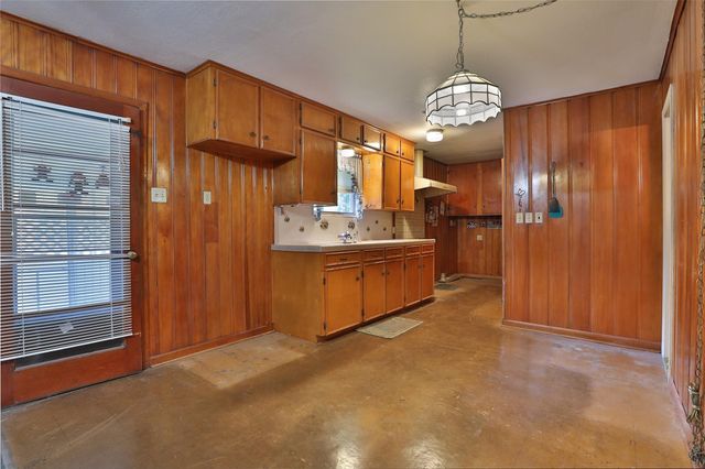 851 Sara Rose Street, Houston, TX 77018