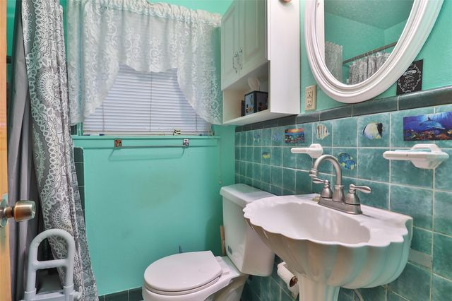 851 Sara Rose Street, Houston, TX 77018
