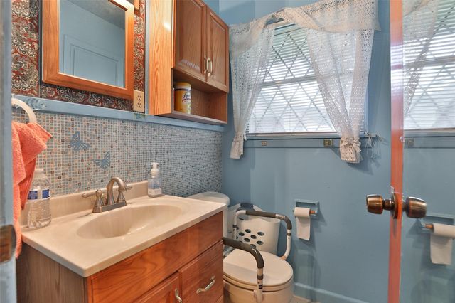 851 Sara Rose Street, Houston, TX 77018