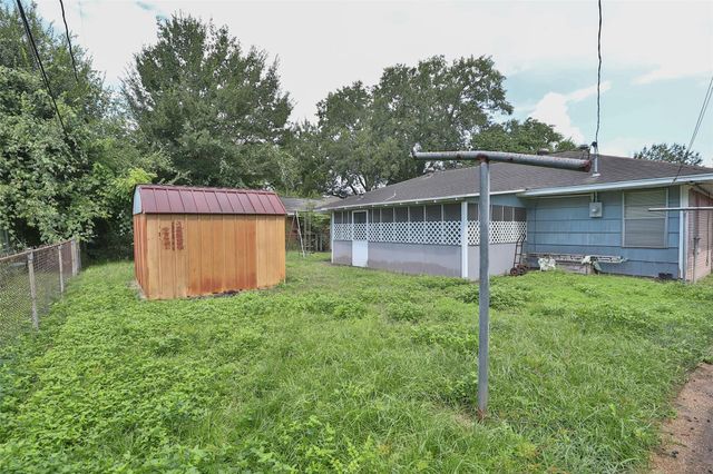 851 Sara Rose Street, Houston, TX 77018