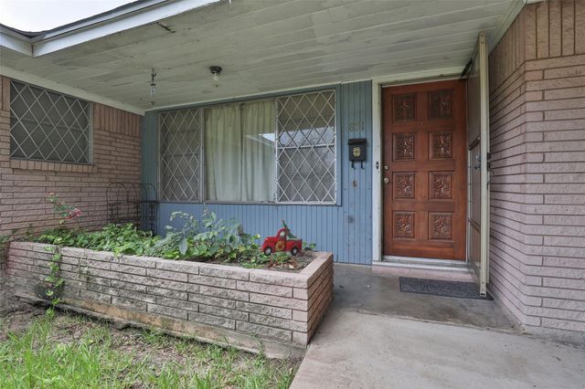 851 Sara Rose Street, Houston, TX 77018