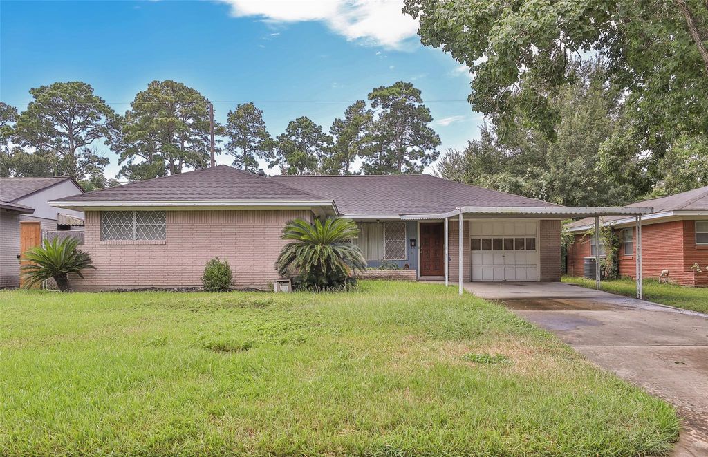 851 Sara Rose Street, Houston, TX 77018