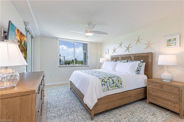 25 Bluebill Ave Apt 301, Naples, FL 34108