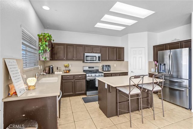 13048 Evanston, Victorville, CA 92392