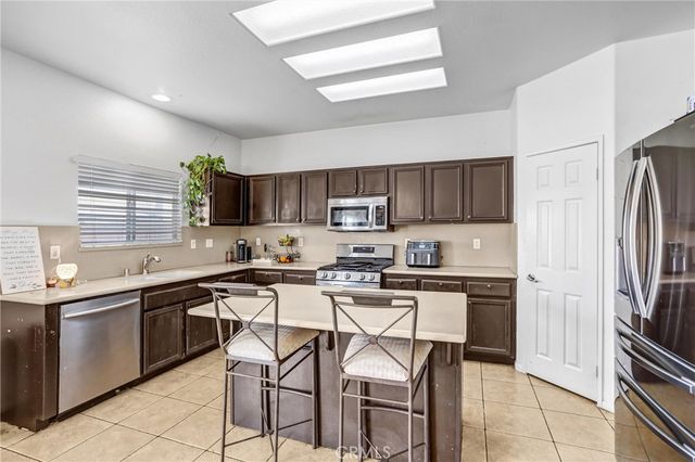 13048 Evanston, Victorville, CA 92392