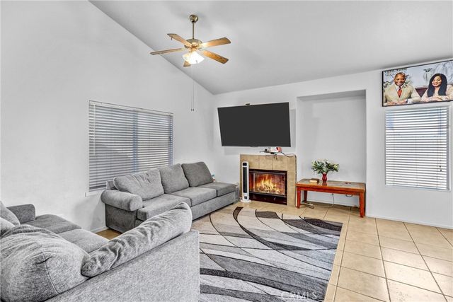 13048 Evanston, Victorville, CA 92392