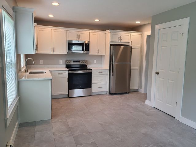 11 Maple 1, Rockland, MA 02370
