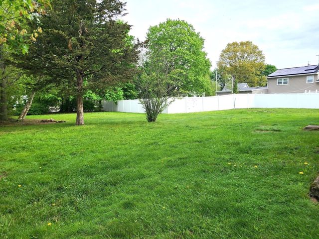 11 Maple 1, Rockland, MA 02370