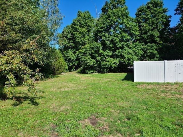 11 Maple 1, Rockland, MA 02370