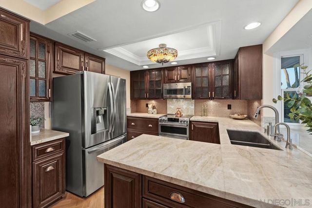 7233 Canyon Hill Ct, San Diego, CA 92126