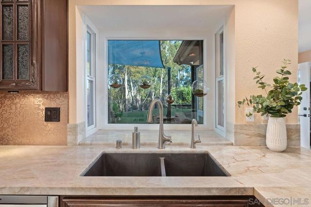 7233 Canyon Hill Ct, San Diego, CA 92126