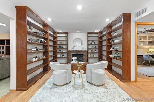 7233 Canyon Hill Ct, San Diego, CA 92126