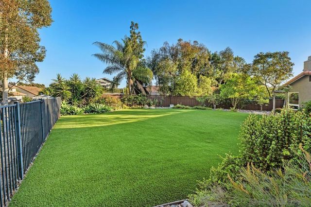 7233 Canyon Hill Ct, San Diego, CA 92126