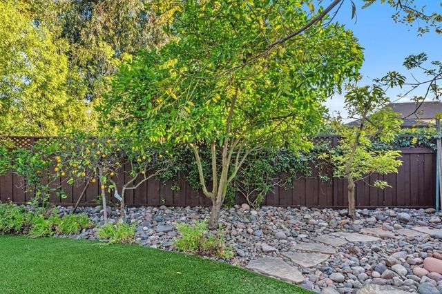 7233 Canyon Hill Ct, San Diego, CA 92126