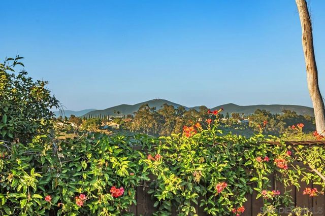 7233 Canyon Hill Ct, San Diego, CA 92126