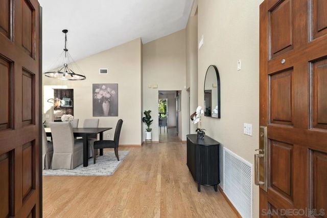 7233 Canyon Hill Ct, San Diego, CA 92126