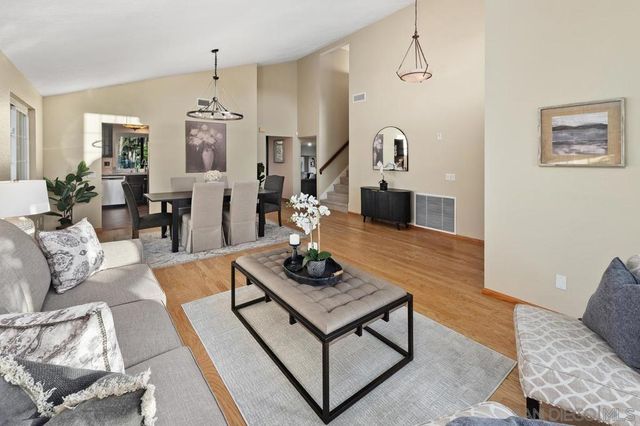 7233 Canyon Hill Ct, San Diego, CA 92126