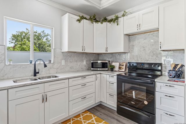 1615 Hough, Adkins, TX 78101
