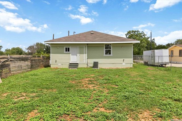 1615 Hough, Adkins, TX 78101