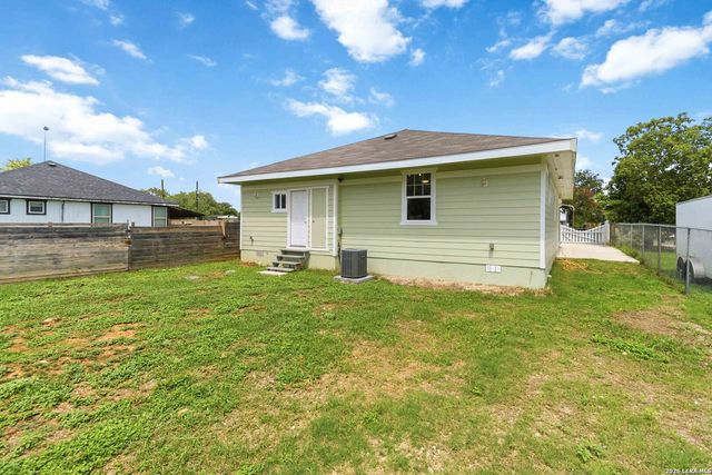1615 Hough, Adkins, TX 78101