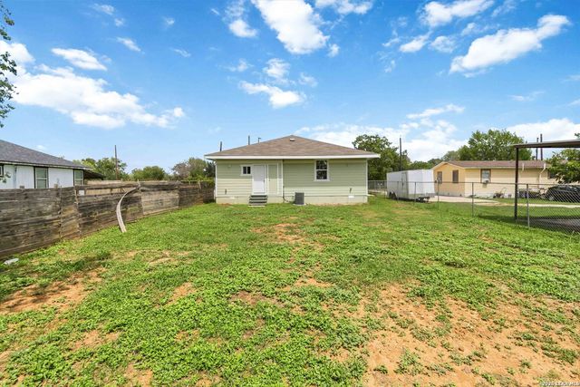 1615 Hough, Adkins, TX 78101
