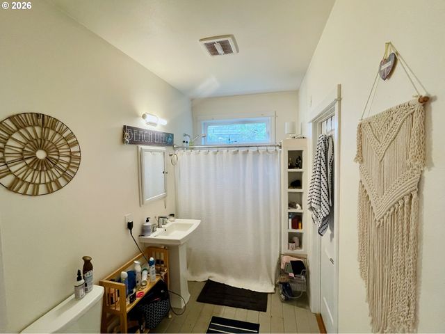 335 Sw SOUTH POINT St, Depoe Bay, OR 97341