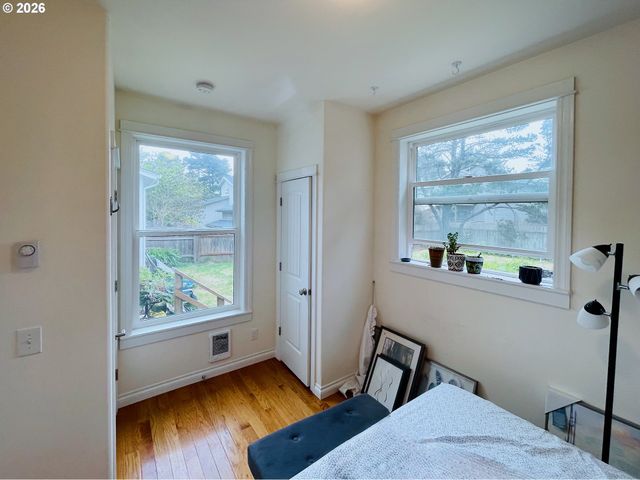 335 Sw SOUTH POINT St, Depoe Bay, OR 97341