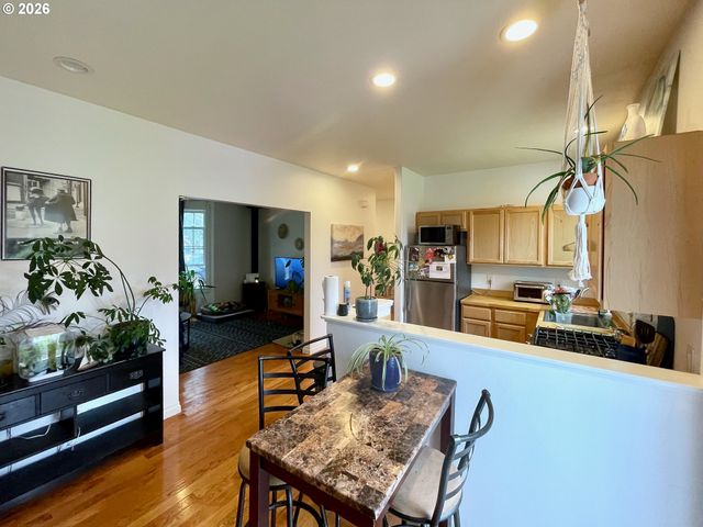 335 Sw SOUTH POINT St, Depoe Bay, OR 97341