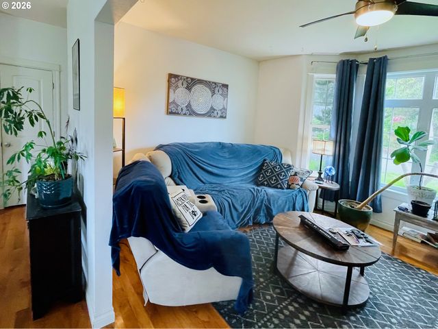 335 Sw SOUTH POINT St, Depoe Bay, OR 97341
