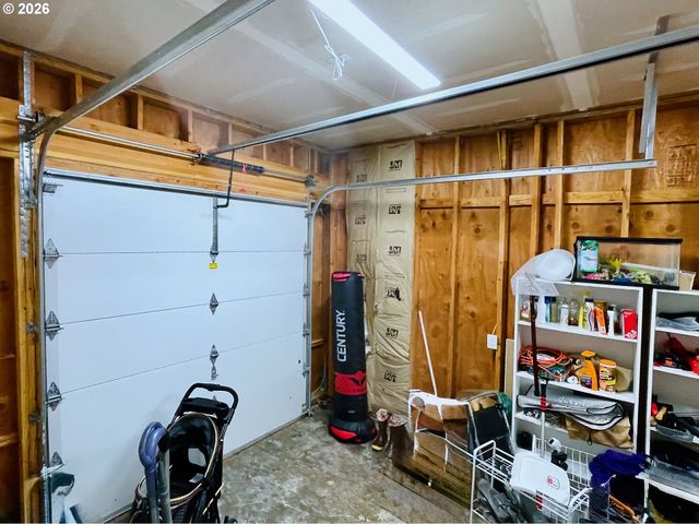 335 Sw SOUTH POINT St, Depoe Bay, OR 97341