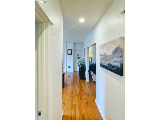 335 Sw SOUTH POINT St, Depoe Bay, OR 97341