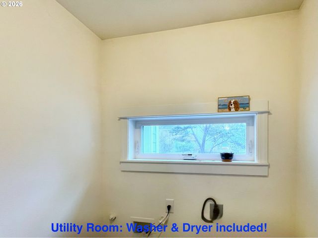 335 Sw SOUTH POINT St, Depoe Bay, OR 97341