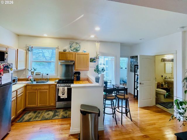 335 Sw SOUTH POINT St, Depoe Bay, OR 97341