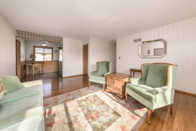 170 Westmere Road, Des Plaines, IL 60016