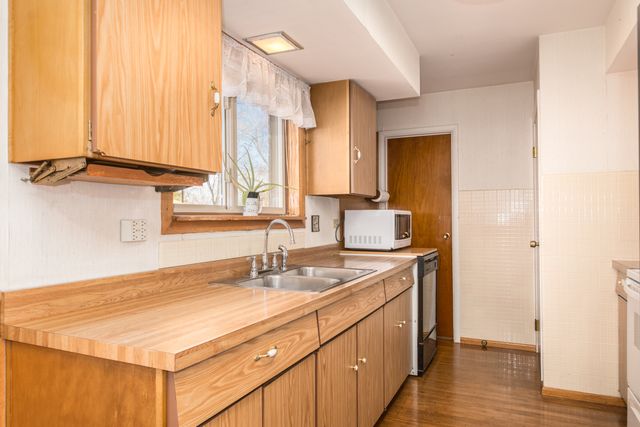 170 Westmere Road, Des Plaines, IL 60016