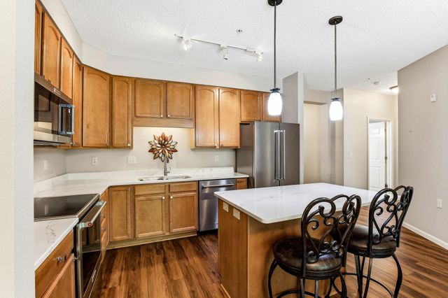 3800 85th Avenue N 117, Brooklyn Park, MN 55443