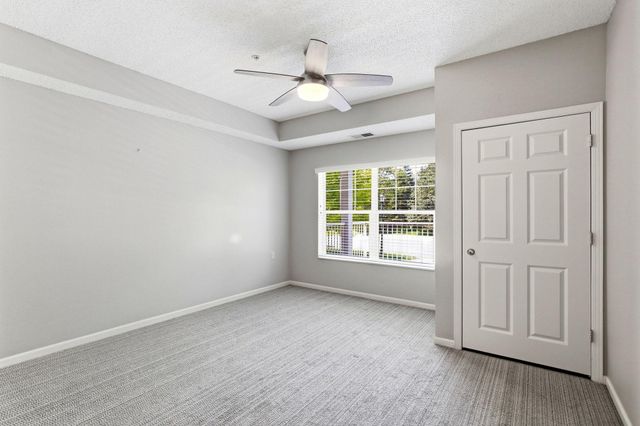 3800 85th Avenue N 117, Brooklyn Park, MN 55443