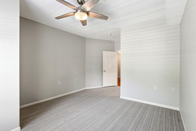 3800 85th Avenue N 117, Brooklyn Park, MN 55443